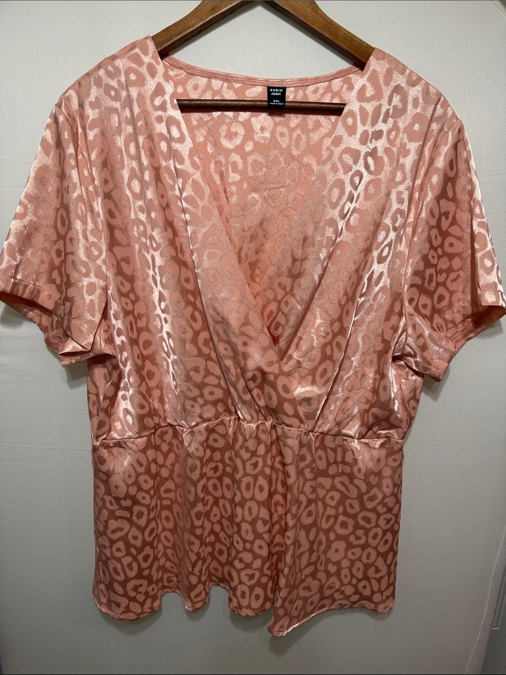 SHEIN Curve Peachy Pink Shimmer Jacquard Top